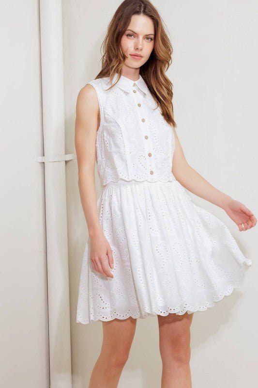Elena Vestido Mini Broderie sin Mangas con Botones - Betsy Clothing Store