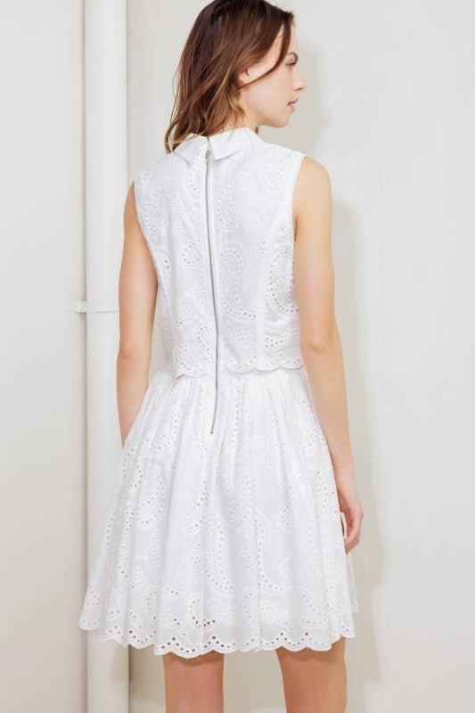 Elena Vestido Mini Broderie sin Mangas con Botones - Betsy Clothing Store