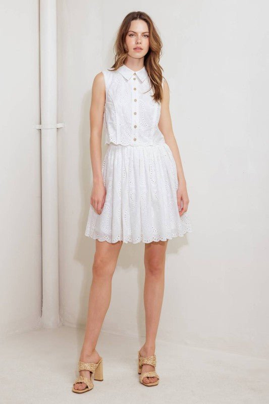 Elena Vestido Mini Broderie sin Mangas con Botones - Betsy Clothing Store