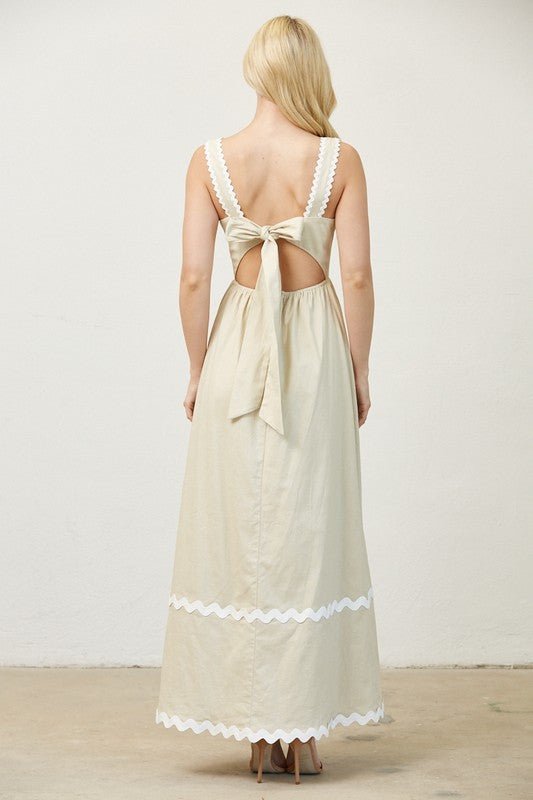 Ester Vestido Maxi de Cuadros con Detalles Ondulados - Betsy Clothing Store