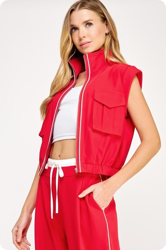 Set Rojo con Chaleco de Cuello Alto y Pantalón Amplio - Betsy Clothing Store