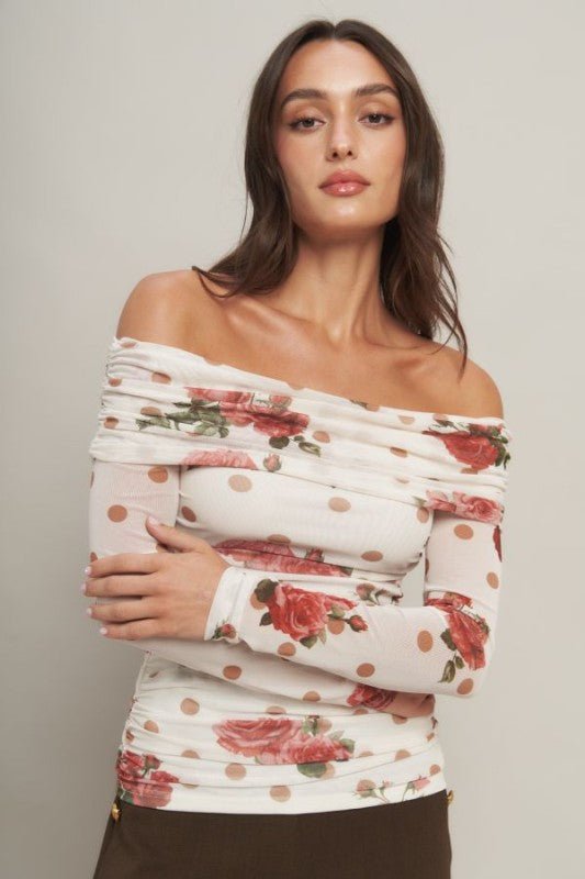 Top Estampado de Mesh con Hombros Descubiertos y Cuerpo Fruncido - Betsy Clothing Store