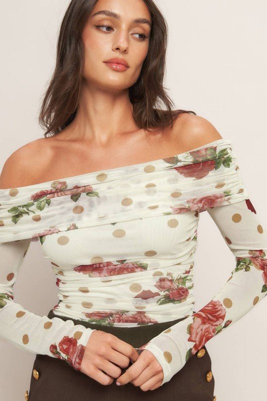 Top Estampado de Mesh con Hombros Descubiertos y Cuerpo Fruncido - Betsy Clothing Store