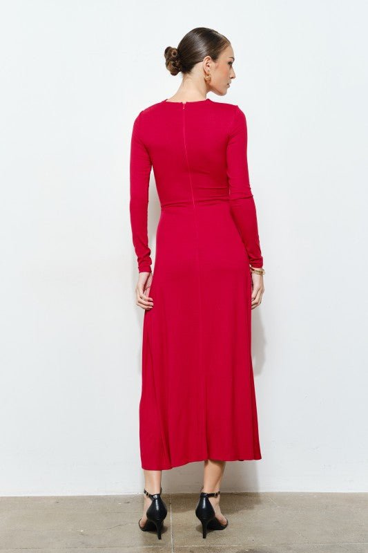 Vestido con Aros Dorados, Corte Frontal y Detalle Twist - Betsy Clothing Store