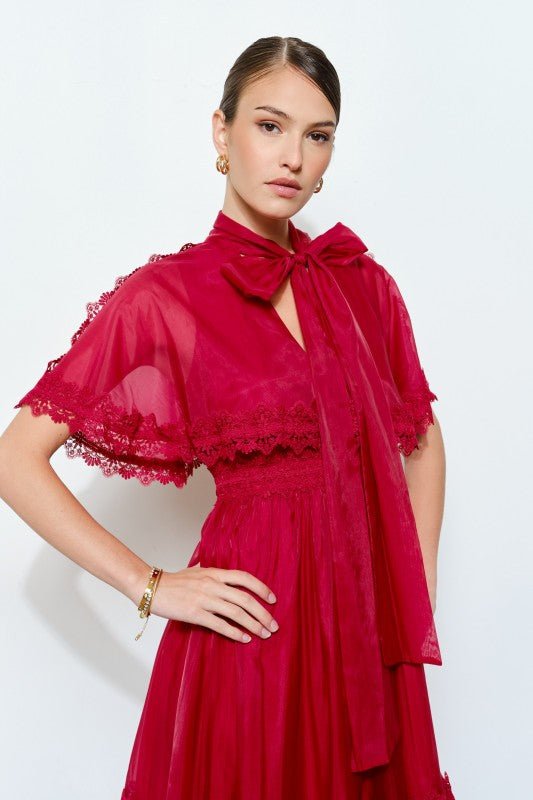 Vestido de Organza con Lazo al Cuello y Volantes Estilo Capa - Betsy Clothing Store