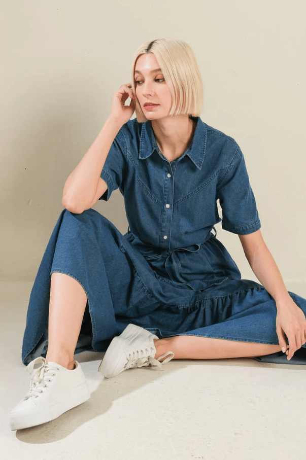 Vestido Midi de Denim con Cinturón y Falda en Capas - Betsy Clothing Store